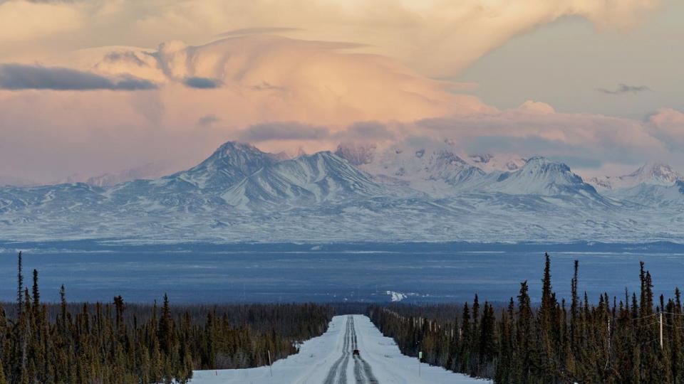 Skibstrafikken i Arktis tager til, efterhånden som isen trækker sig tilbage. Regionens åbning gør den til et strategisk knudepunkt for handel, råstoffer og geopolitik mellem USA, Rusland, Kina og Europa.