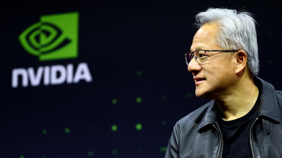 Jensen Huang, adm. direktør i Nvidia, melder udsolgt af nogle af Nvidias mest avancerede chip til udvikling af AI.
