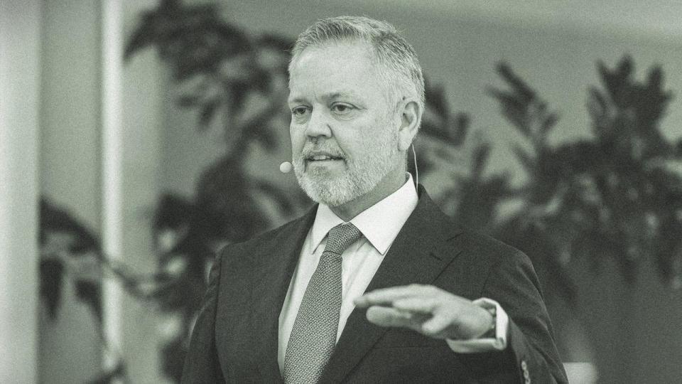 Peter Haugaard er HR-direktør i EY Danmark. Ifølge ham betyder AI bl.a., at revisions- og rådgivningskoncernen rykker længere op i værdikæden.