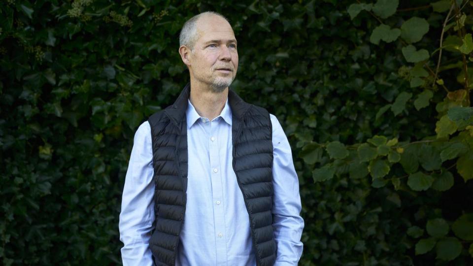 Det er især ansatte i tunge administrative job, som med brugen af AI vil få frigivet arbejdstid, mener Jan Damsgaard, professor på CBS. 