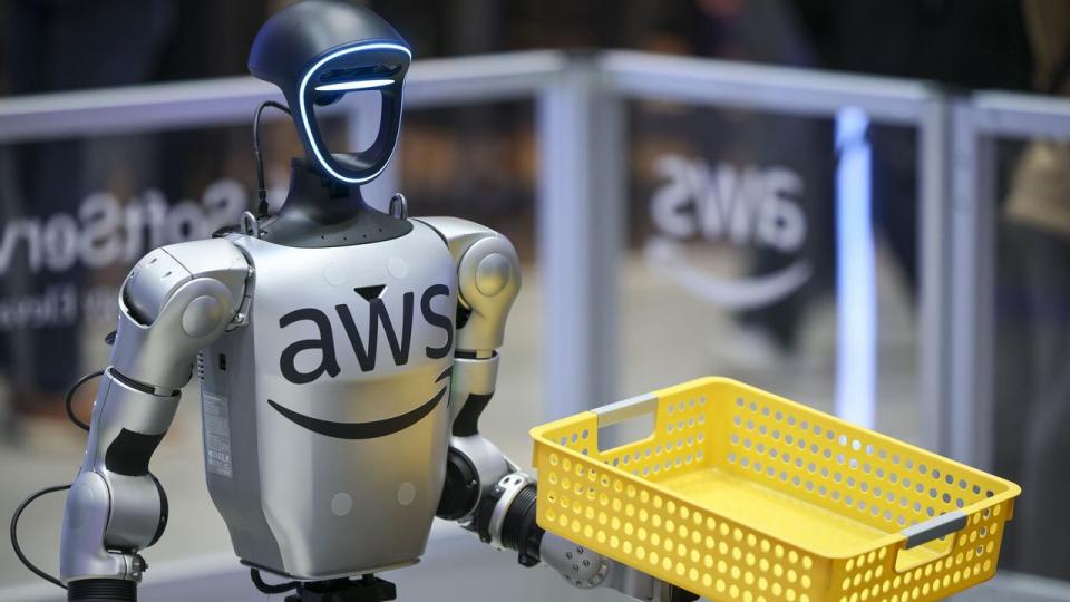 Debatten i Europa handler stadig om, hvor mange job der forsvinder. Men det er kun en del af historien. Det afgørende er, hvem der ejer den software, der kommer til at udføre arbejdet, skriver Sofus Midtgaard.