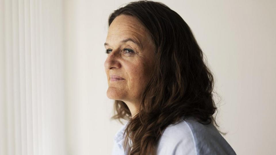 AI kan overtage stadig flere opgaver i økonomiafdelingen. Men teknologien er endnu ikke klar til at arbejde uden menneskelig kontrol, advarer Helene Schleicher, teknologidirektør i Azets.