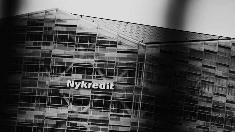 Nykredit har hovedsæde i København, mens Spar Nord havde hovedsæde i Aalborg.