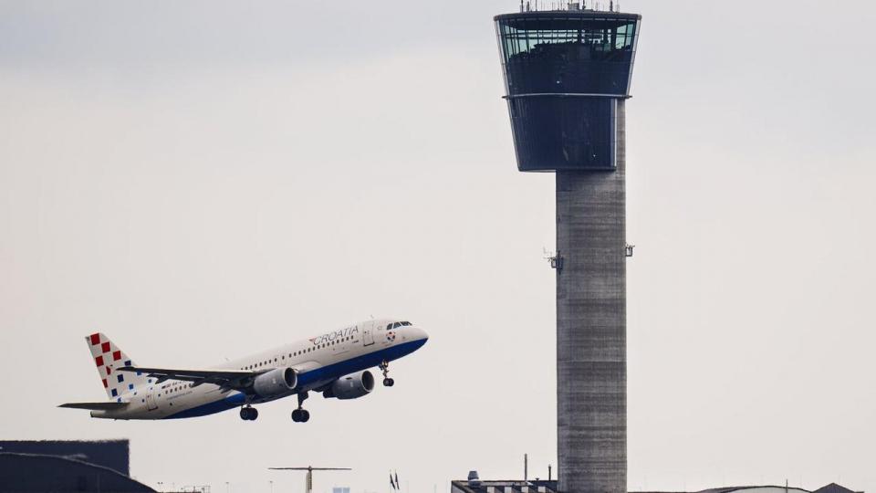Det nyligt afsluttede udbud af en grøn indenrigsflyrute endte med et vinderbud på 8705 kr. pr. sparet ton CO2. Mere end ti gange dyrere end den danske CO2-afgift.