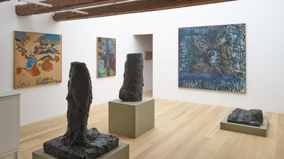 Per Kirkeby hos Galleri Bo Bjerggaard. Nærmest en lille museumsudstilling.