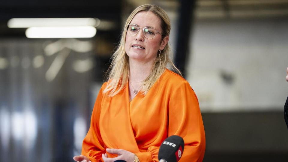 Moderaterne er sprunget fra en del af finanslovsaftalen, og det får nu økonomiminister Stephanie Lose (V) til at rette hård kritik.