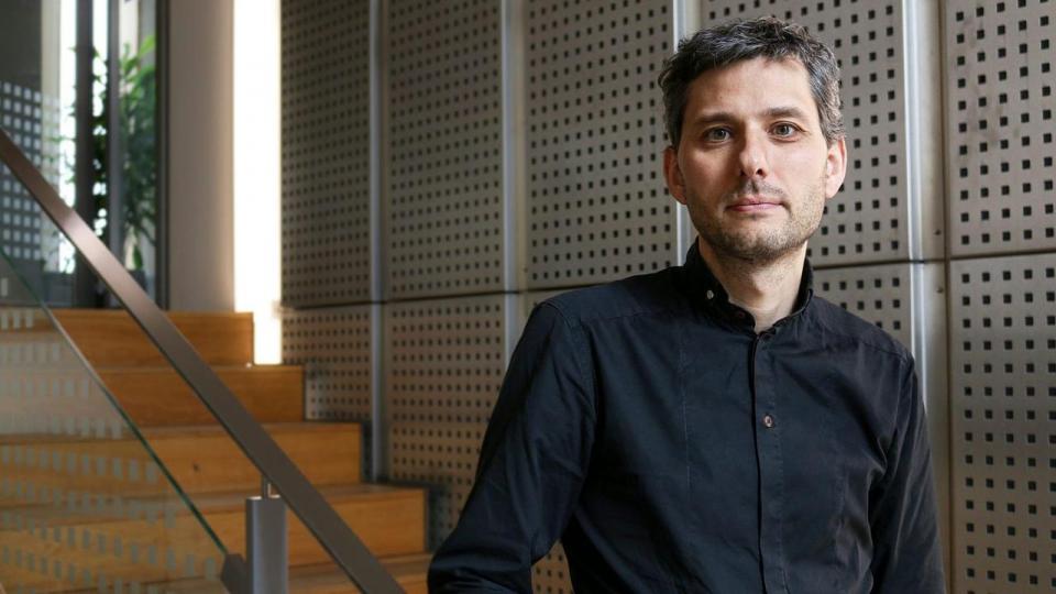 Investeringerne i AI-gigafabrikker skal kombineres med investeringer i opbygning af et talentøkosystem med kendskab til at udvikle avancerede digitale AI-løsninger, mener Thomas Riisgaard Hansen.