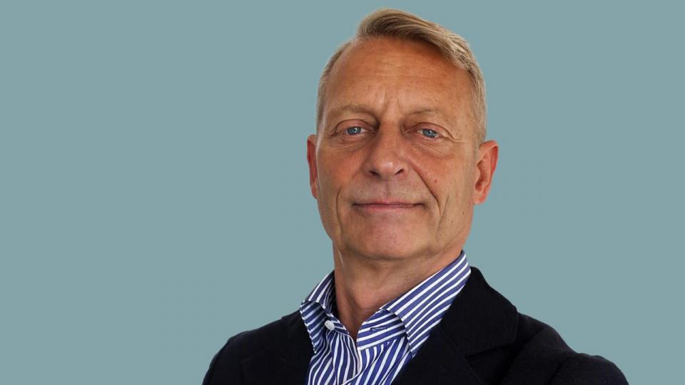 “Man fjerner jo sikkerhedsnettet under helt almindelige danske familier. Det kan få kæmpe konsekvenser,” siger Flemming Parris, topchef i First.