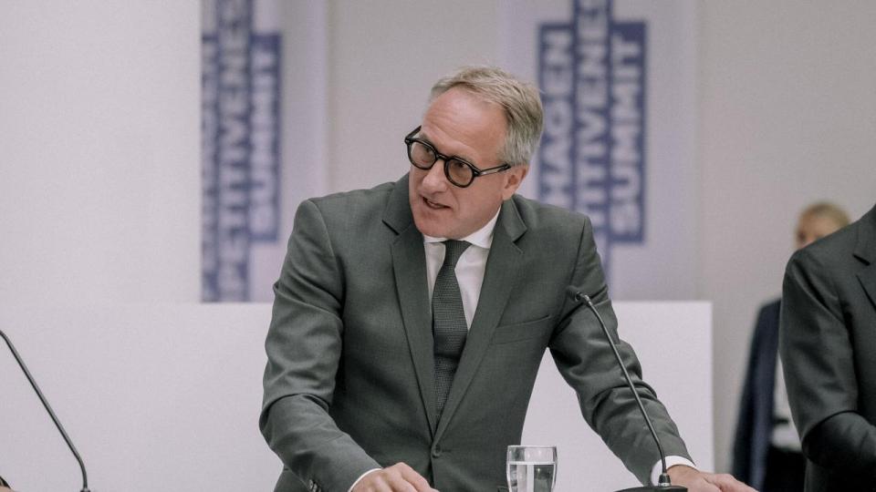 Lars Sandahl Sørensen er topchef i Dansk Industri, som nu placerer 1,7 mia. kr. i Danske Banks afdeling for investeringer i alternative investeringer.