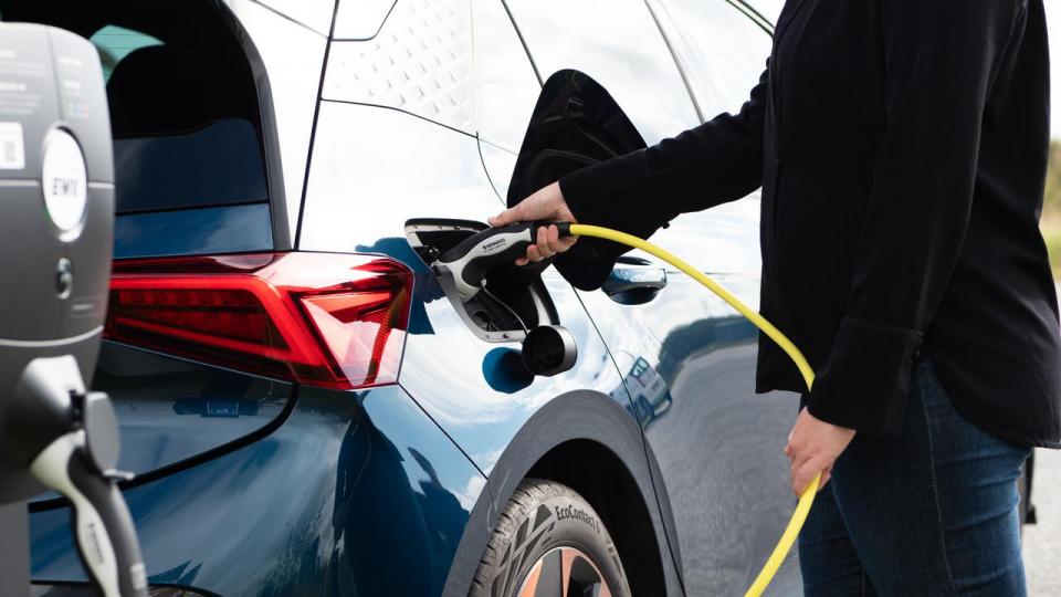 Det kommer fremover ikke til at koste noget at have en serviceaftale på en ladeboks hos energikoncernen Ewii.