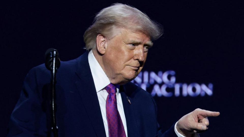Donald Trump blev kendt for sin ikoniske replik “you’re fired” i reality-programmet “The Apprentice” fra 2004. Nu er han begyndt at bruge den over for sine ministre.