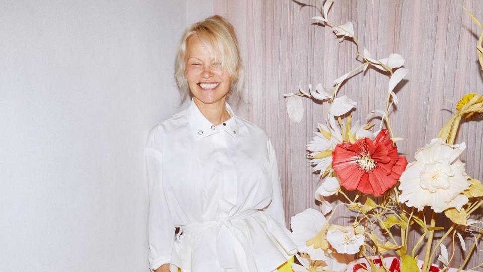 56-årige Pamela Anderson i København under bæredygtighedskonferencen Global Fashion Summit, hvor hun var med i sin egenskab som ambassadør for Pandora. Er skuespiller, forfatter og iværksætter. Bor i Canada og er mor til to voksne sønner. 