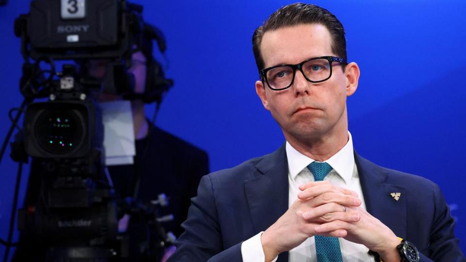 Hvem lytter Carlsbergs direktør til, når hensynet til aktionærer, medarbejdere og offentlighed trækker i hver sin retning, spørger Kresten Schultz Jørgensen i denne klumme.
