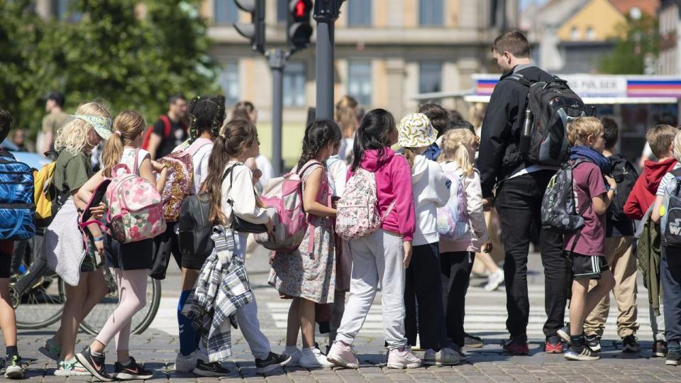 Skoleklasse på udflugt.