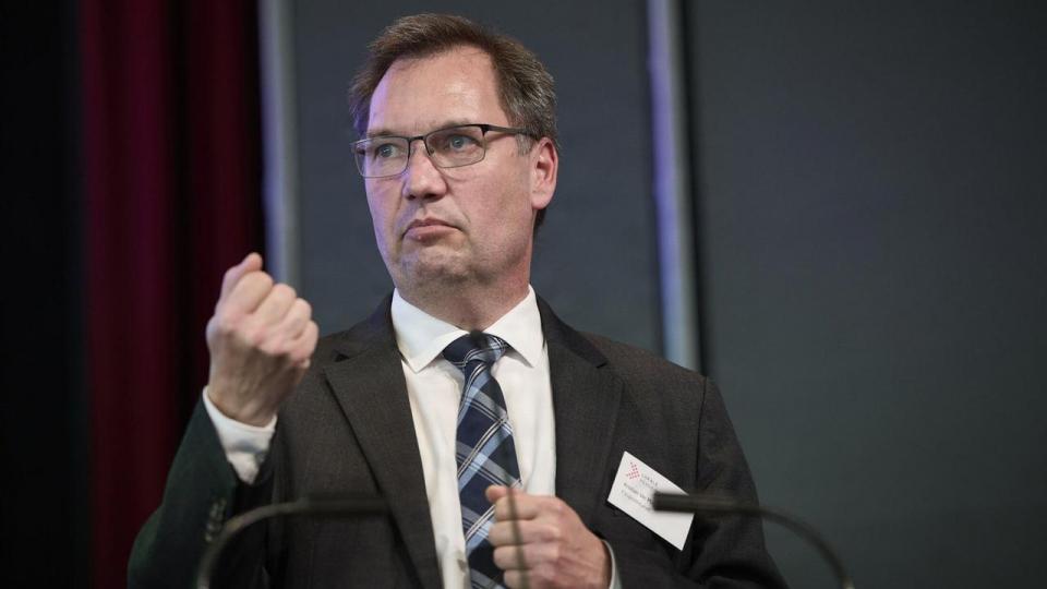 Kristian Vie Madsen holder som vicedirektør i Finanstilsynet øje med bankernes udlånsvækst.