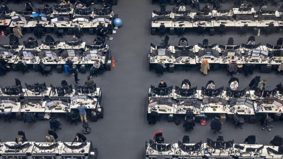 Uroen breder sig på aktiemarkederne. Flere af de amerikanske chipaktier blev onsdag sendt markant ned, og torsdag fortsatte faldene i Asien