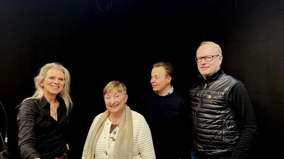 Medvirkende i “Børsen Investor”-podcasten fra venstre: Tina Riising, vært og journalist på Børsen, Nina Movin, adm. direktør i Otto Mønsteds Fond, Simon Kirketerp, investorredaktør på Børsen, og privatinvestor Peter Bækgaard.
