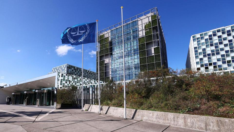 Den amerikanske regering under præsident Donald Trump har indført sanktioner mod Den Internationale Straffedomstol (ICC) i Haag. USA er ikke blandt ICC's medlemslande, men indfører sanktioner for at “lamme” domstolen og forhindre den i at retsforfølge amerikanske statsborgere, har udenrigsminister Marco Rubio erklæret.