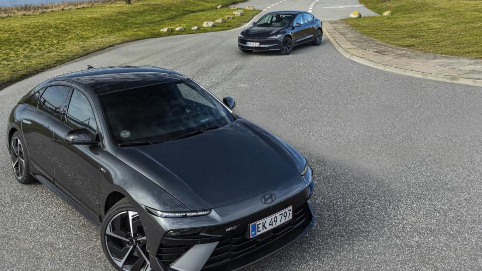 Hyundai Ioniq 6 (forrest) er et attraktivt alternativ til den allestedsnærværende Tesla Model 3.