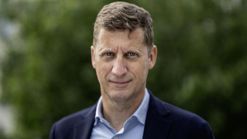 Leo Pharmas fransk-tyske topchef Christophe Bourdon har igen lavet et milliardopkøb og lover mere vækst i 2026, men opkøbet presser profitabiliteten på kort sigt.