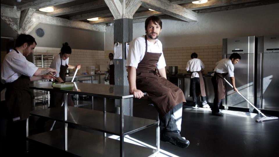 Stjernekokken René Redzepi fra storhedstiden på Noma i København. I disse dage indhentes han af fortiden, hvor overgreb og overfald på ansatte dukker op til overfladen.