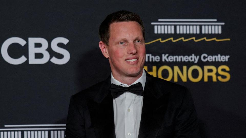 “Vi ønskede aldrig, at en ny virksomhedsidentitet skulle forringe, ændre eller overskygge nogen af dem," skriver David Ellison, der er adm. direktør hos Paramount Skydance, i et opslag på det sociale medie X
