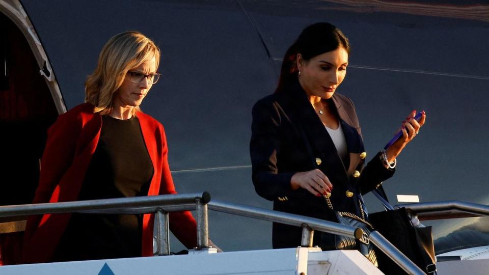 Laura Loomer rejste med Donald Trump inden en valgdebat sidste efterår, hvilket gjorde nogle af præsidentens republikanske partifæller rasende.