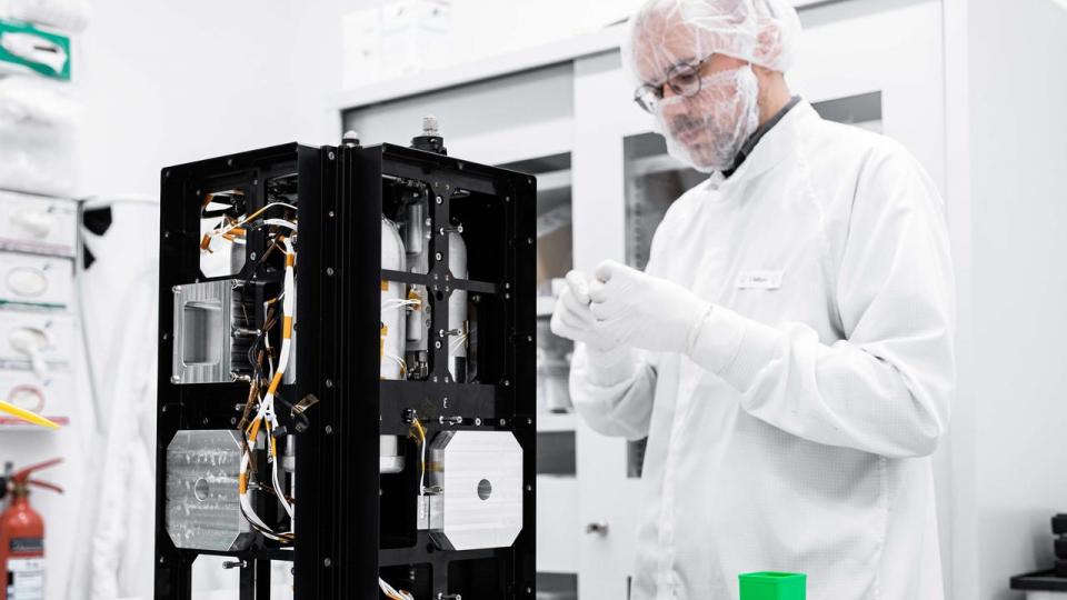 Satellitvirksomheden Space Inventor skifter fra at udvikle og fremstille relativt små satellitter på 10-50 kilo til noget større enheder på helt op til 500 kilo.