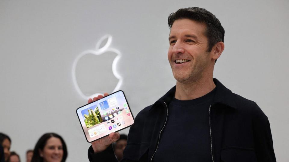 John Ternus tiltrådte officielt som adm. direktør for Apple 1. september, og bare otte dage efter lancerede han Iphone Duo, en foldbar iphone, til Apples årlige produktpræsentation.
