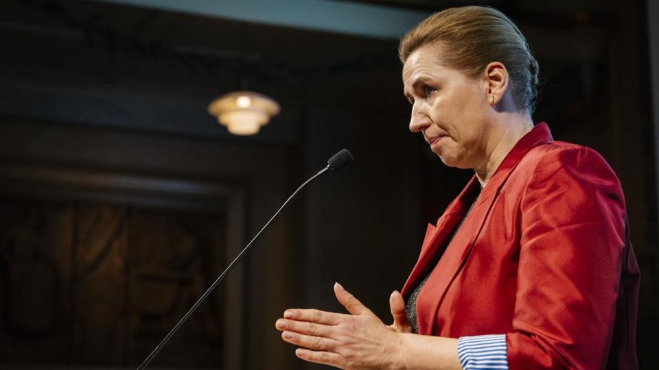 Statsminister Mette Frederiksen måtte tirsdag aften holde en nederlagstale ved partiets valgfest.