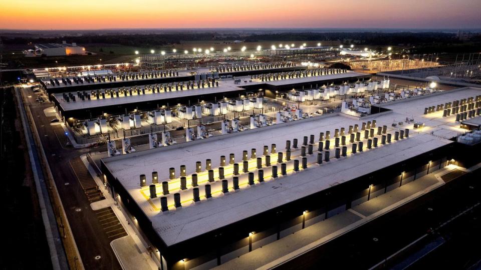 Amazon udbygger hastigt sin globale AI- og cloudinfrastruktur. Nu skal DSV-konkurrenten Kuehne Nagel bidrage til forsyningskæderne omkring blandt andet koncernens datacentre.