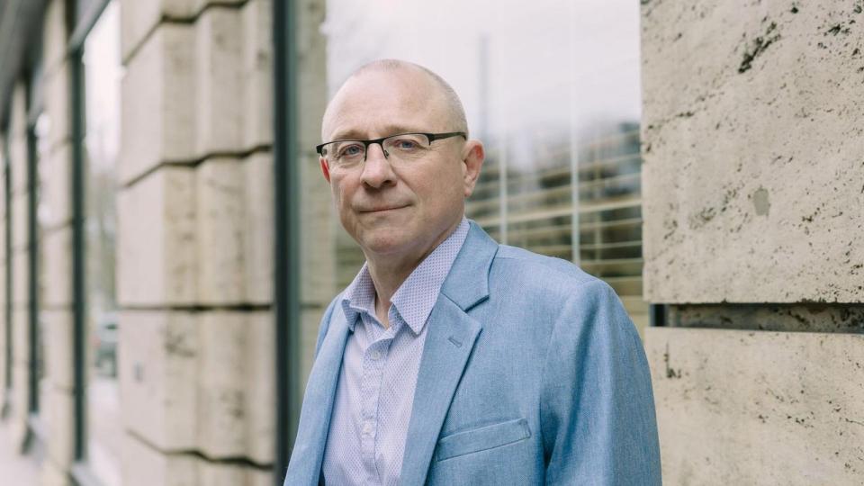 Johnny Madsen, investeringschef og partner i Formue- & Investeringspleje, glæder sig over DSV’s nye finansielle mål. 
