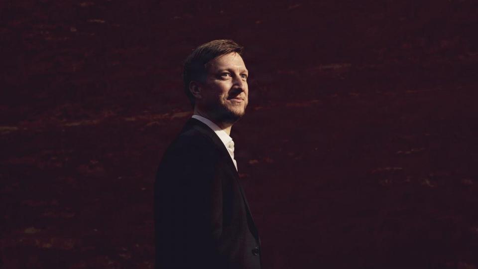 Jens Hjarsbech, cheføkonom i Mybanker, fortæller, at mange bliver i den samme bank i mange år.