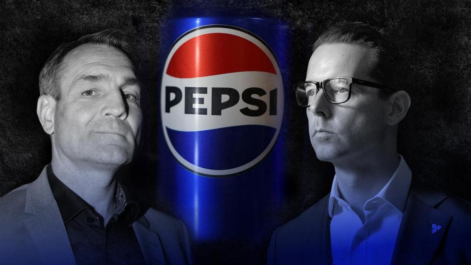 Lars Jensen, Royal Unibrews topchef (tv.), kalder det et bump på vejen, mens Jacob Aarup-Andersen, Carlsbergs adm. direktør (th.), kalder det en kombineret styrke, at lukrativ milliardaftale med Pepsi skifter hænder i 2029.