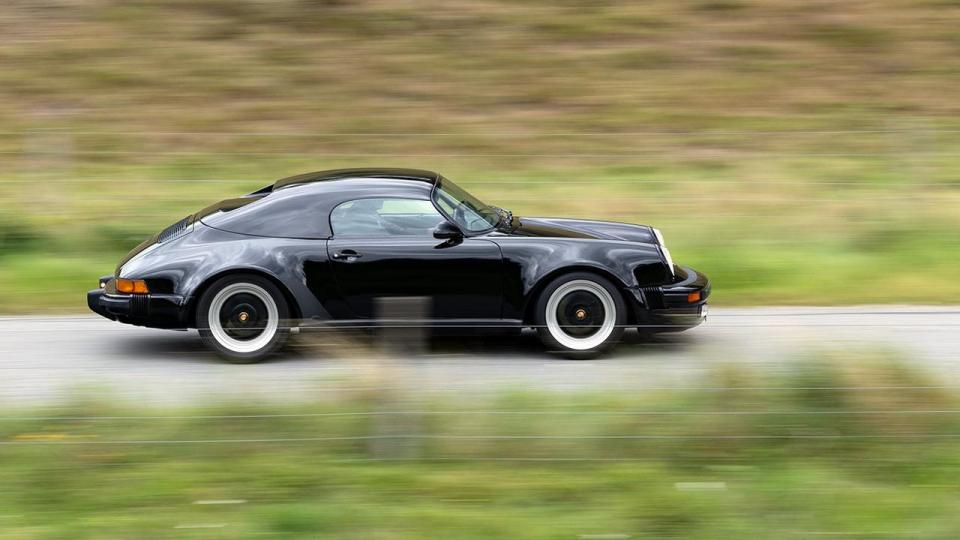 Strosek er en ombygget 911 Speedster fra 1989 med hardtop i glasfiber. Der menes at være fremstillet 20 eksemplarer.