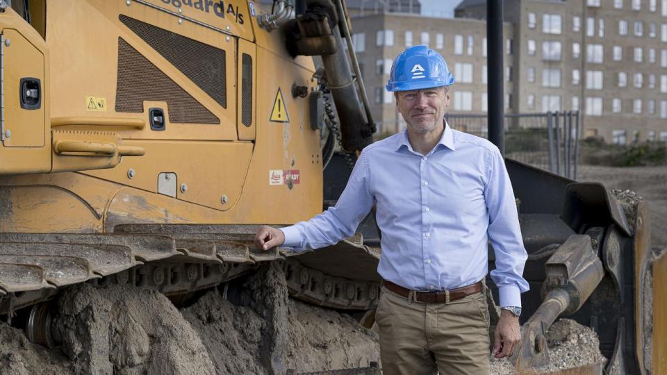Adm. direktør og ejer Asger Enggaard venter – oven i en allerede stor ordrebog med byudviklingsprojekter og entrepriser – at kunne vinde udbud af opgaver for Forsvaret de kommende år.