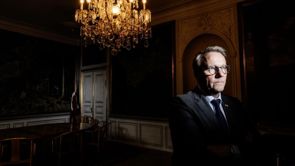 Erhvervsminister Morten Bødskov (S) kan ikke overholde fristen for en beslutning om et langvarigt slagsmål mellem bankerne og Det Systemiske Risikoråd.