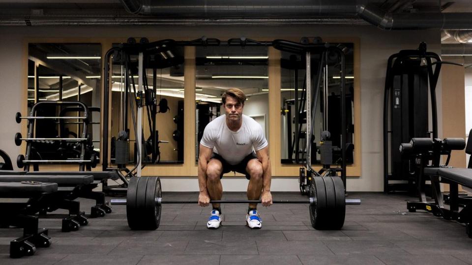 Michael Bjergby træner typisk fire-fem gange om ugen. For det meste alene med et program, som en træner har lagt for ham, og som er opdelt i cyklusser med fokus på styrke, gymnastik eller kondition.