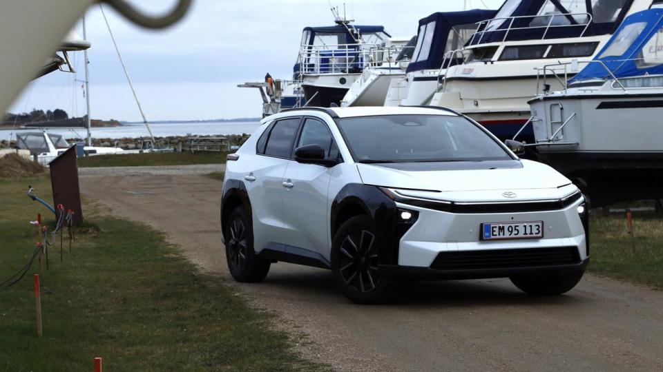 Toyota bZ4X har fået en teknisk og kosmetisk opdatering, der bringer den op på det forventede niveau i prisklassen.