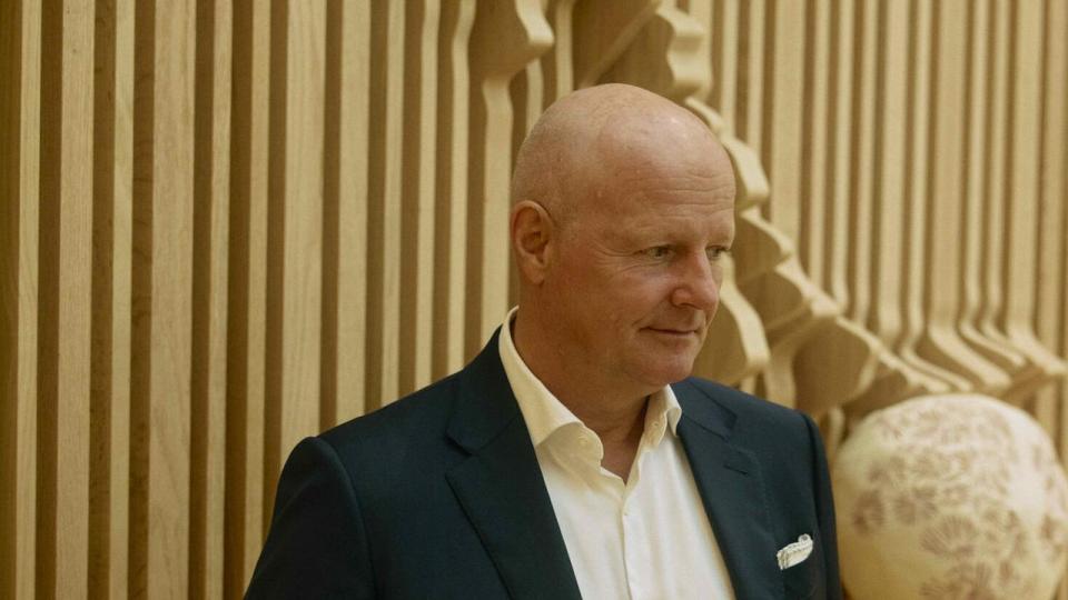 Tonny Thierry Andersen sidder i dag som koncerndirektør i Nykredit. Han vil meget gerne ind og lege med i spillet om at blive den daglige bankforbindelse i flere kommuner.