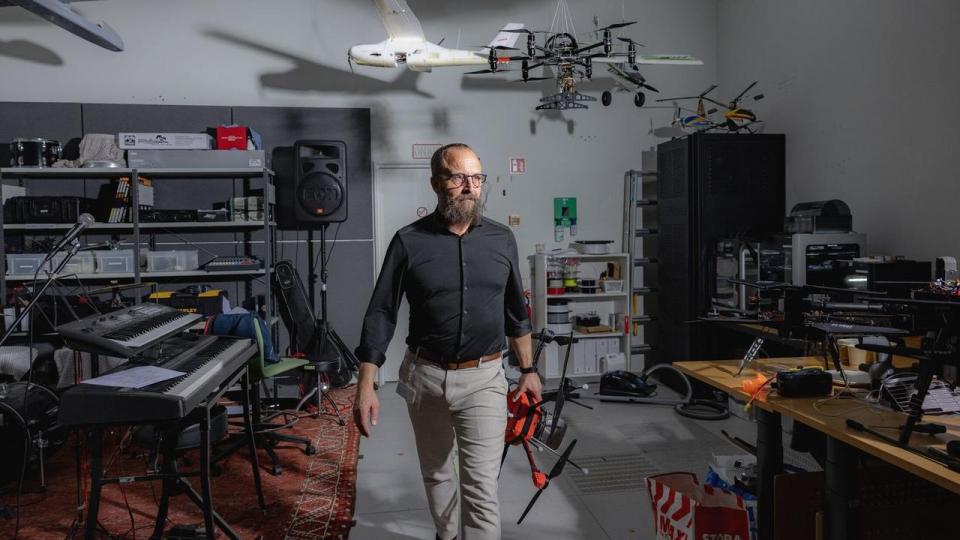 Søren Rolin er driftsleder for flyoperationer hos Niras. Han har brugt den russiske software fra Agisoft i mere end ti år, men på grund af den geopolitiske situation vil Niras nu gå i gang med at finde et alternativ til Agisofts software. 