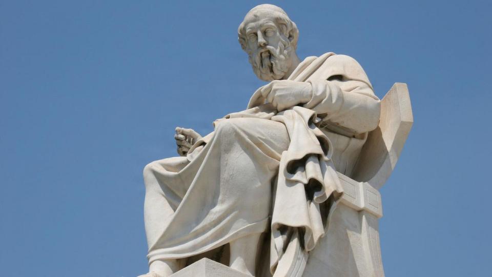 Teknologidebatten kan med fordel hente inspiration fra Aristoteles, der var fortaler for at udvikle praktisk visdom gennem erfaring og handling. Risikoen er, at AI får virksomheder til at afvikle den menneskelige dømmekraft, der skal gribe ind, når teknologien svigter, skriver Palle Veje Rasmussen.