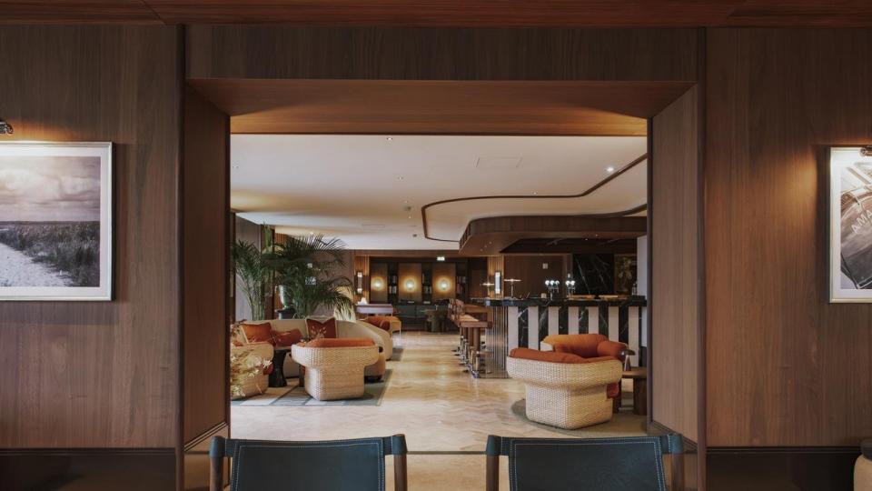 Cori Hornbæk Hotel er et nyt femstjernet hotel, der er opført i en stor, gammel bygning ved Hornbæk Strand i Nordsjælland. Ejendommen har tidligere været hjem for både et badehotel og et hospital.