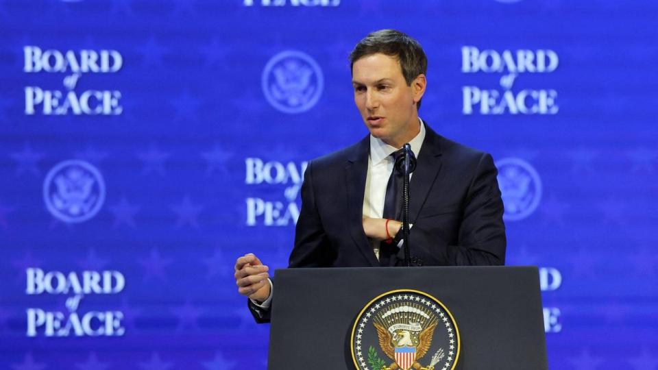 Jared Kushner, som er den amerikanske præsident Donald Trumps svigersøn, spiller som udsending en vigtig rolle udenrigspolitisk for den amerikanske regering.