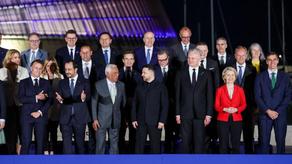 Imod alle forventninger dukkede Ukraines præsident, Volodymyr Zelenskyj, op til EU-topmøde på Cypern – og han havde krav med i bagagen.