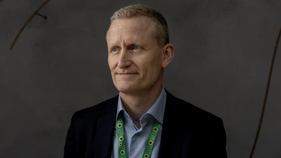 Frederik Sjørslev Søgaard, it-direktør i Tryg, blev af de tre headhuntere, der udvalgte ham som Fremtidens Topleder, fremhævet som en leder, der tror på vigtigheden af at være sig selv, og som udviser stor åbenhed over for sine medarbejdere.