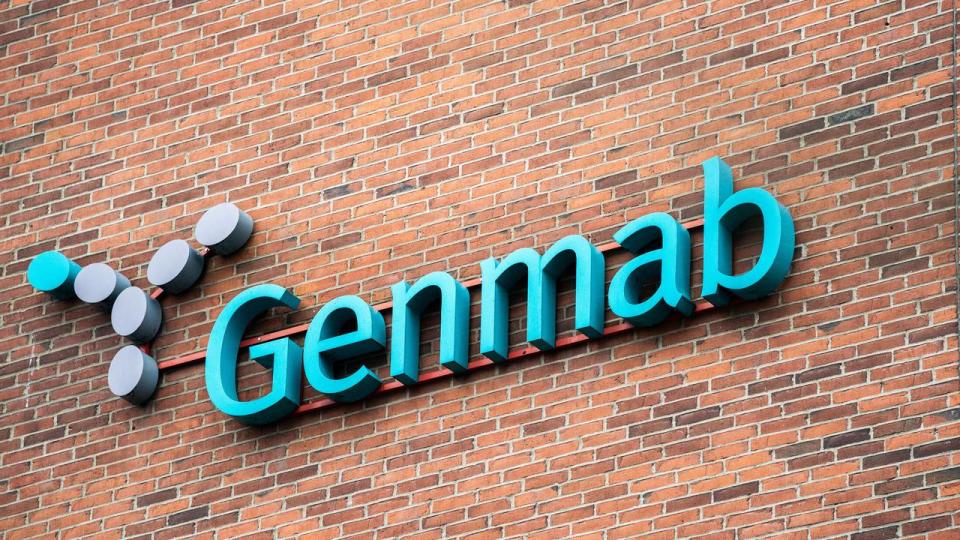 Genmab-aktien falder mest i C25-indekset, der mandag generelt falder efter Donald Trumps toldmeldinger lørdag.