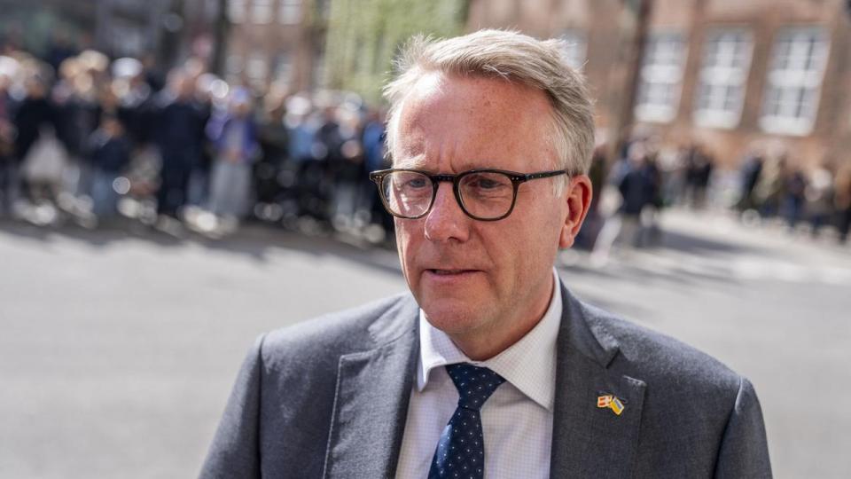 Erhvervsminister Morten Bødskov (S) præsenterede torsdag tiltag, der skal vende den nedadgående spiral for dankortet.
