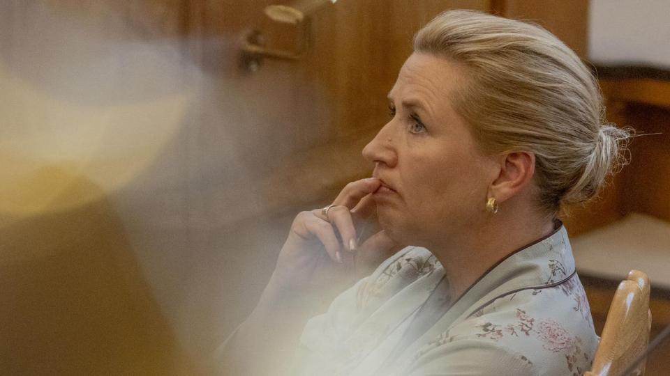 Regeringens milliarddyre momsomlægning har allerede nu udviklet sig fra mærkesag til møgsag. Både erhvervsliv og økonomer advarer på det kraftigste mod at skrotte det ultrasimple nuværende system, skriver Marchen Neel Gjertsen.