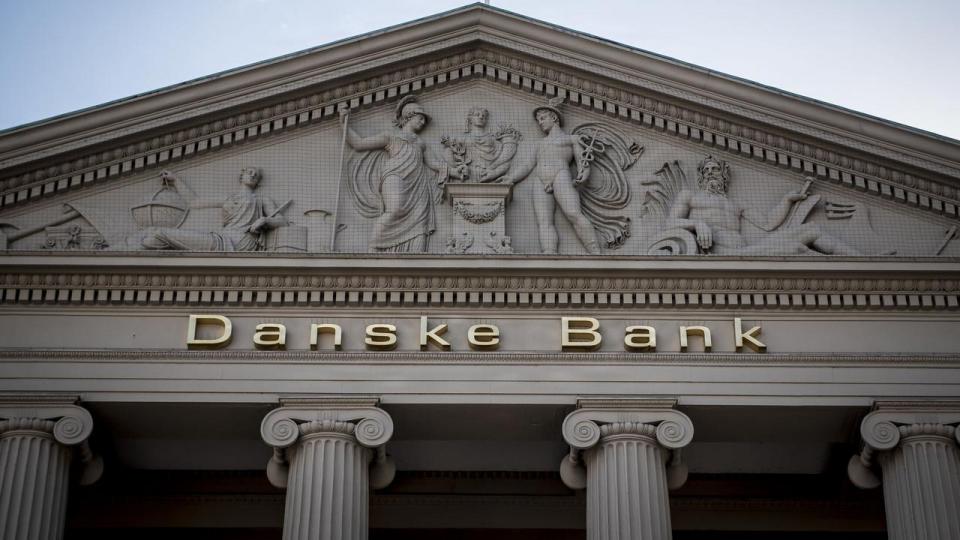 46 af Danske Banks investeringsfonde har givet millioner til selskaber, som ellers står på bankens egen sorte liste.